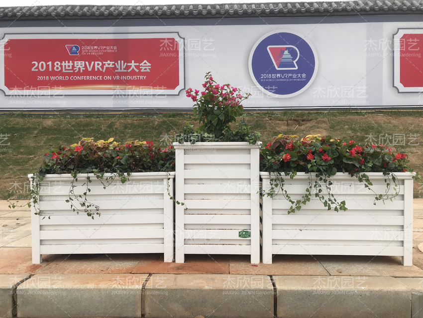 仿木花箱和木質(zhì)花箱有什么不同？