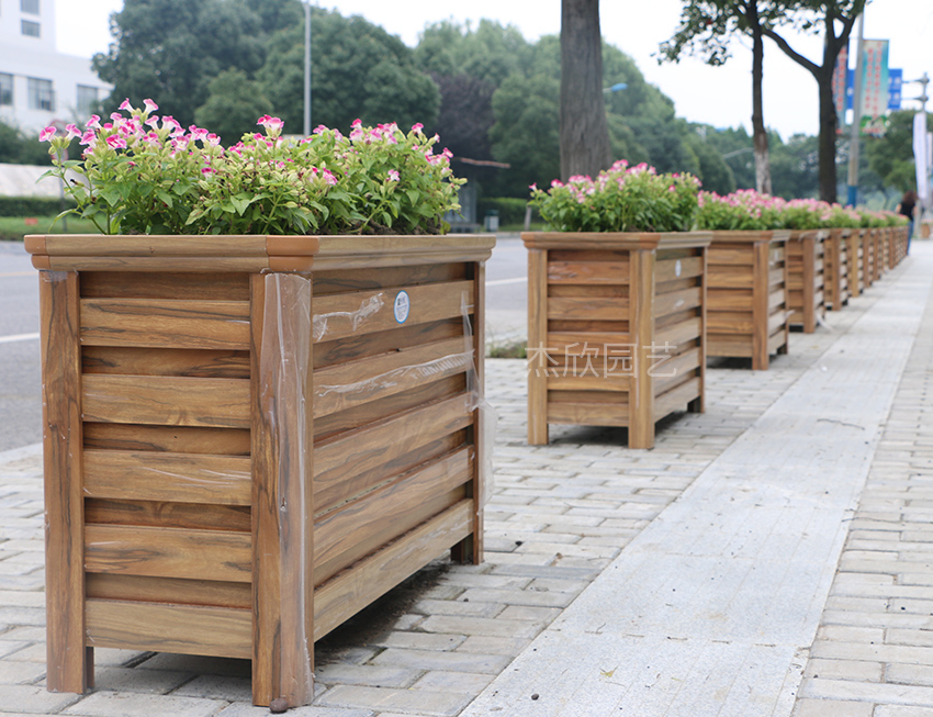 花箱批發(fā)比花箱定制更劃算嗎？