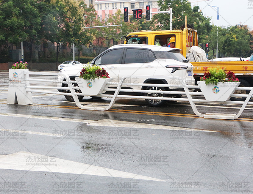 花箱護(hù)欄生產(chǎn)廠家如何找到靠譜的？