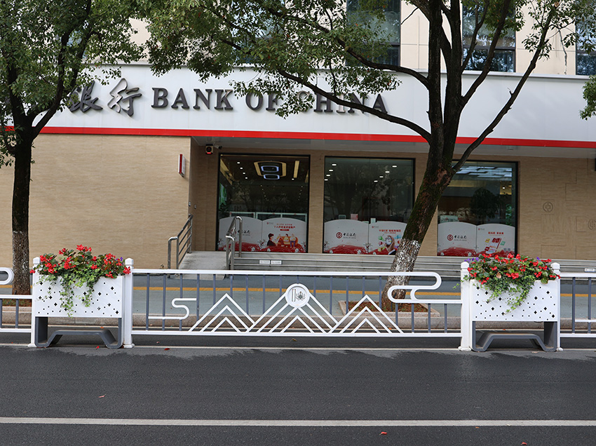 山水印象花箱不銹鋼花箱護(hù)欄花箱案例